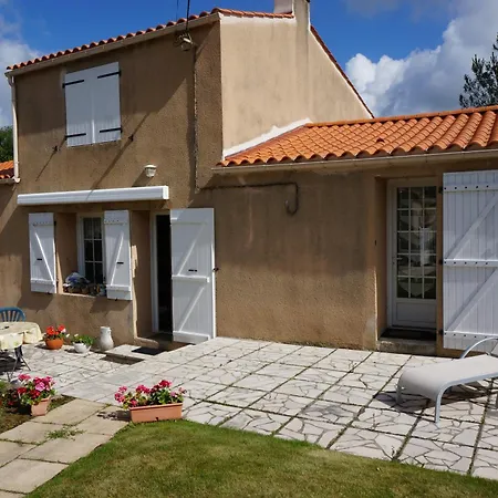 La Bourie Bed & Breakfast Le Girouard