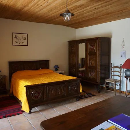 La Bourie Bed & Breakfast *